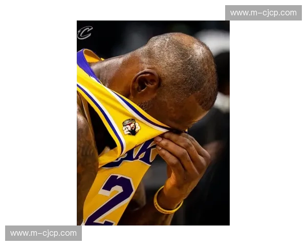 勒布朗詹姆斯重返骑士传闻发酵，休赛期动向提前埋下戏剧性伏笔